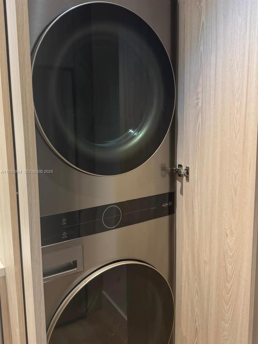 HARBOUR HOUSE - Residential