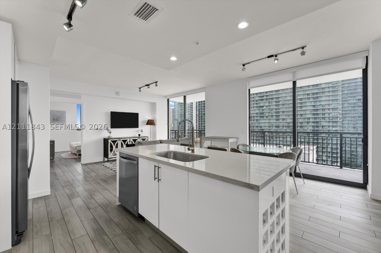 999 SW 1st Ave 1903