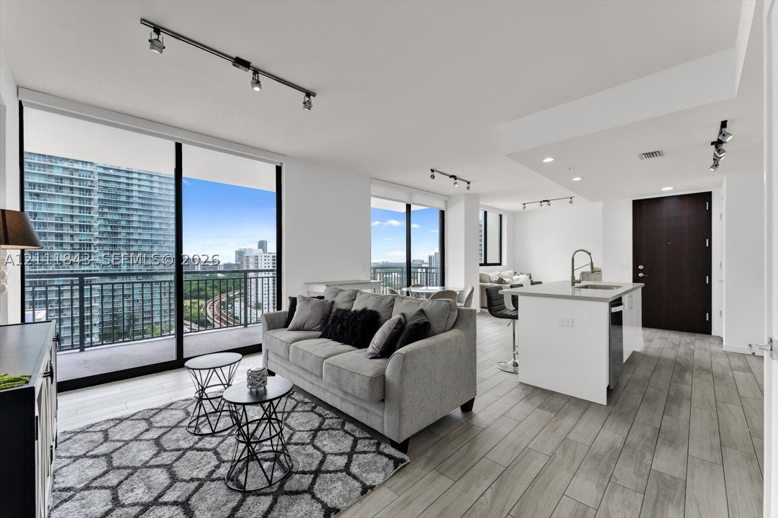 999 SW 1st Ave 1903