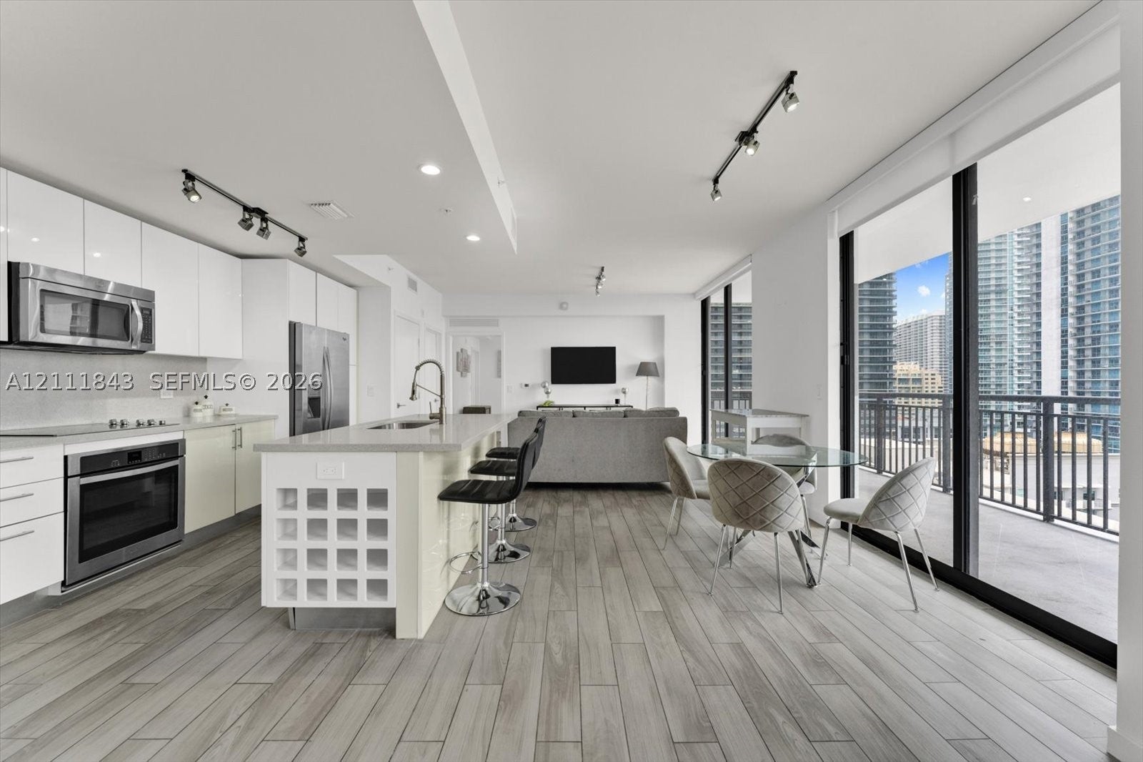 999 SW 1st Ave 1903