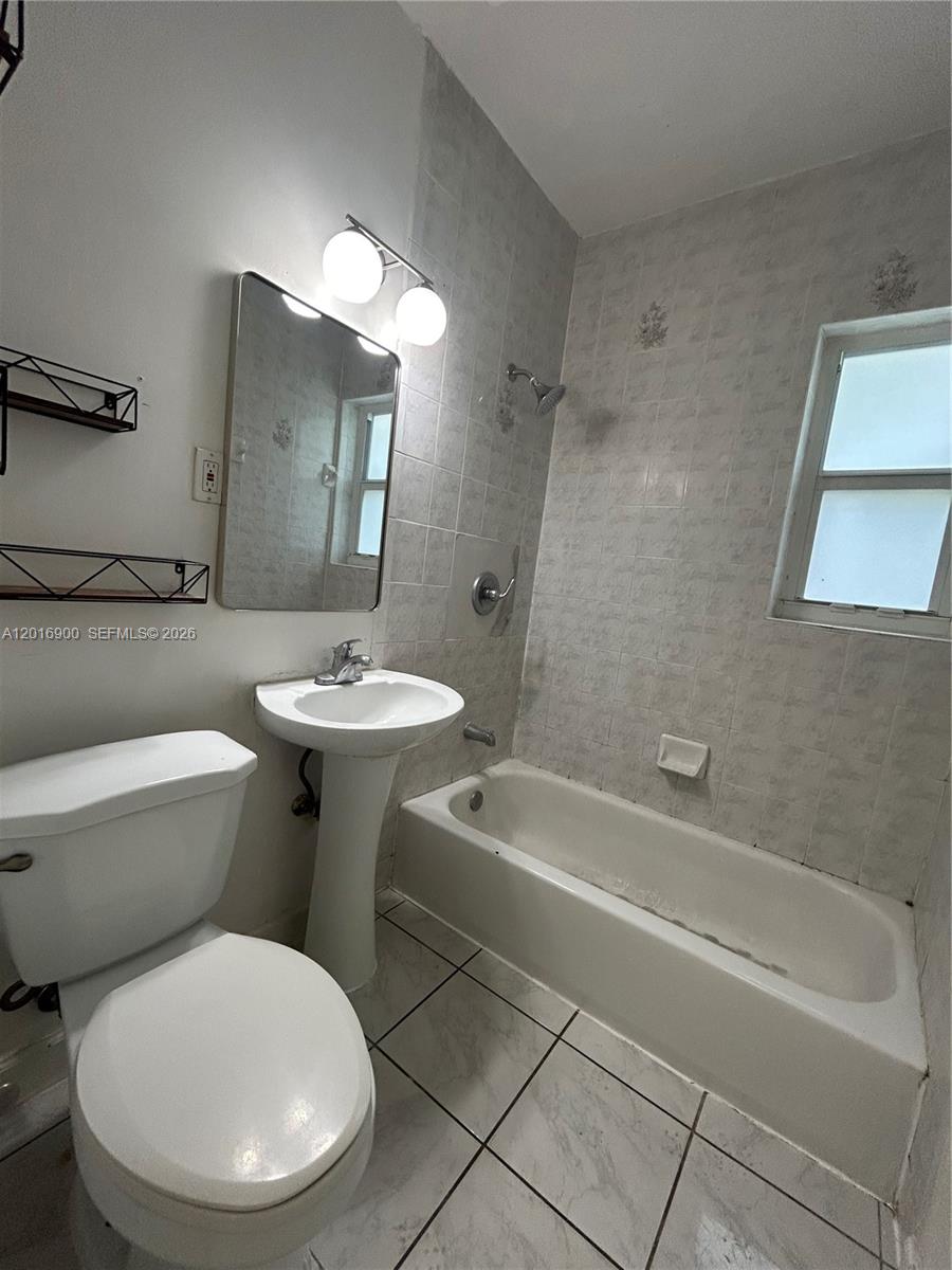 REALTY SECURITIES CORPPB - Residential Lease