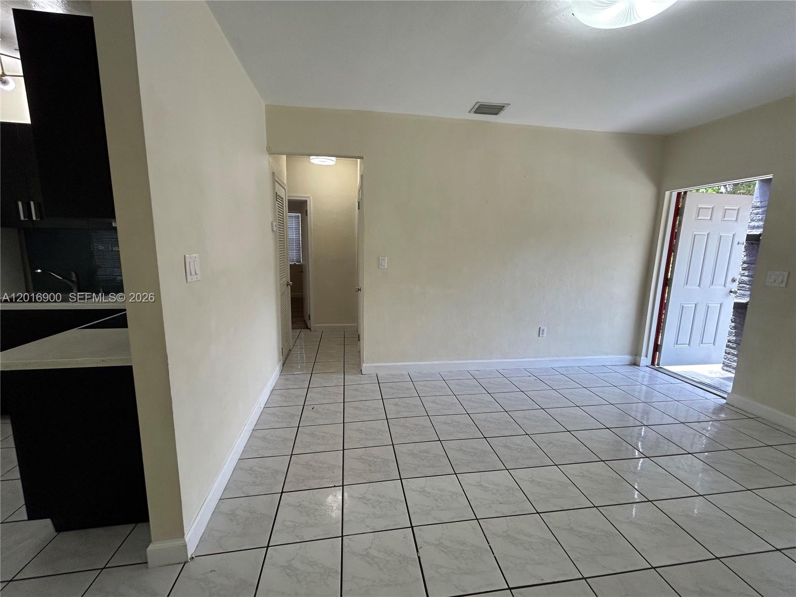 REALTY SECURITIES CORPPB - Residential Lease