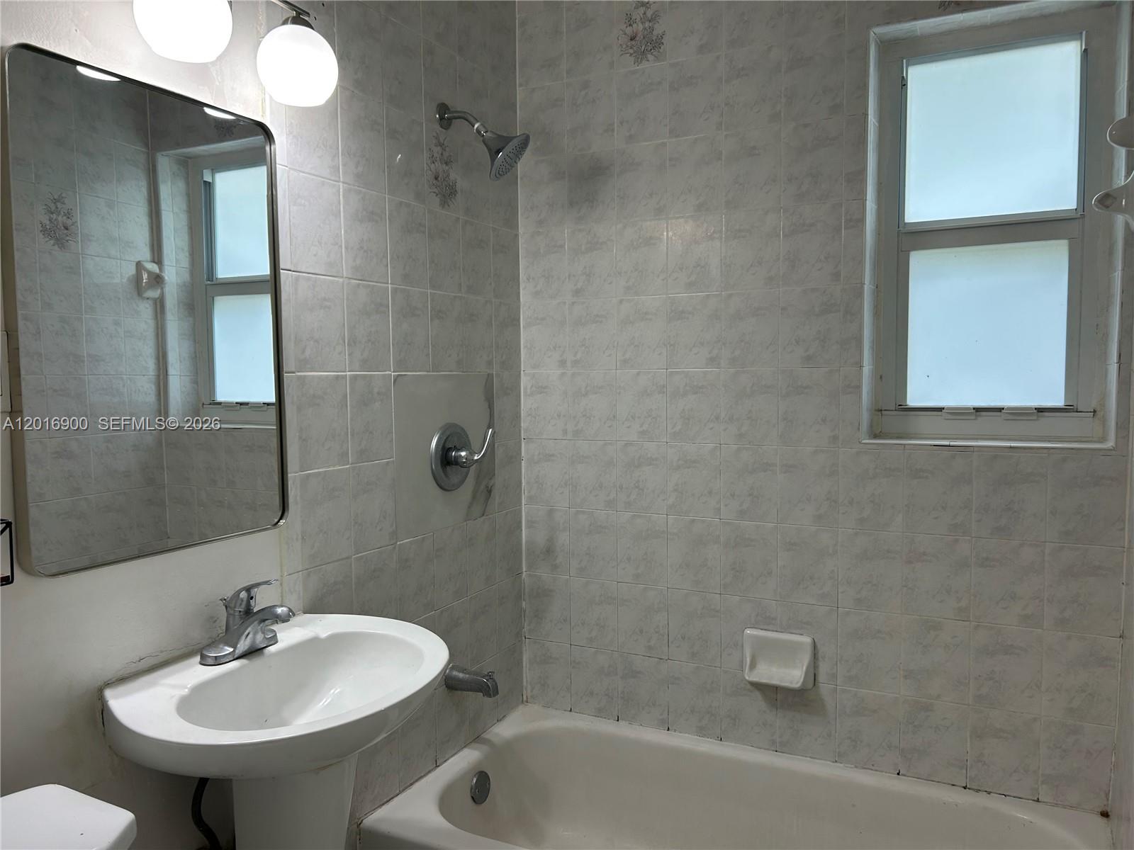 REALTY SECURITIES CORPPB - Residential Lease