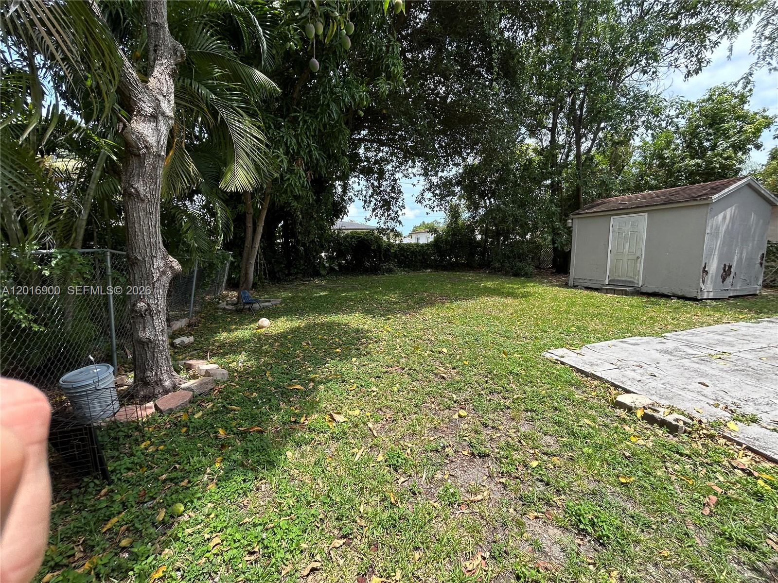 REALTY SECURITIES CORPPB - Residential Lease