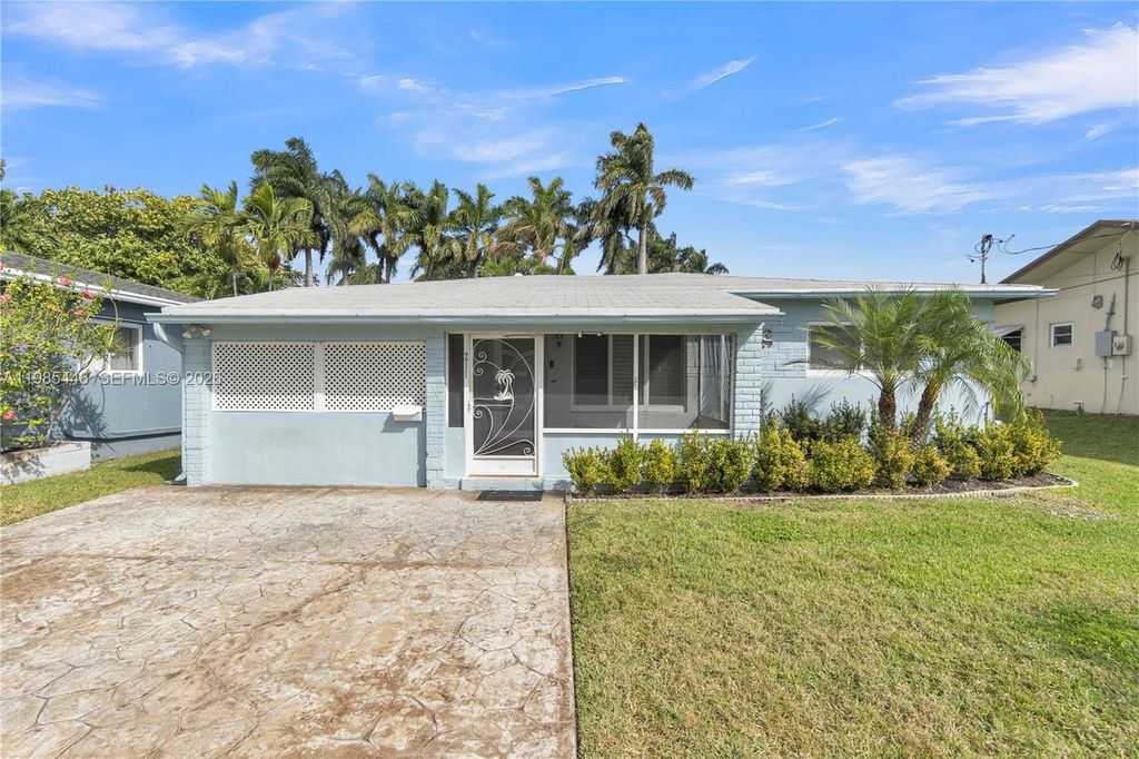 Photo of 211 SE 1st Ter, Dania Beach, FL 33004 (MLS # A11985446)