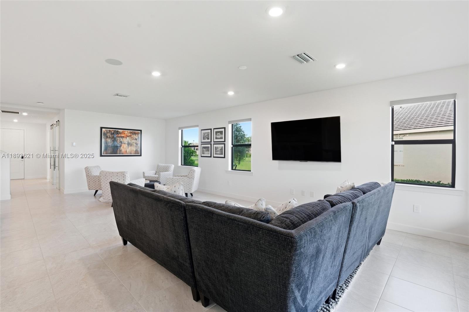 COUNTRY CLUB - Residential