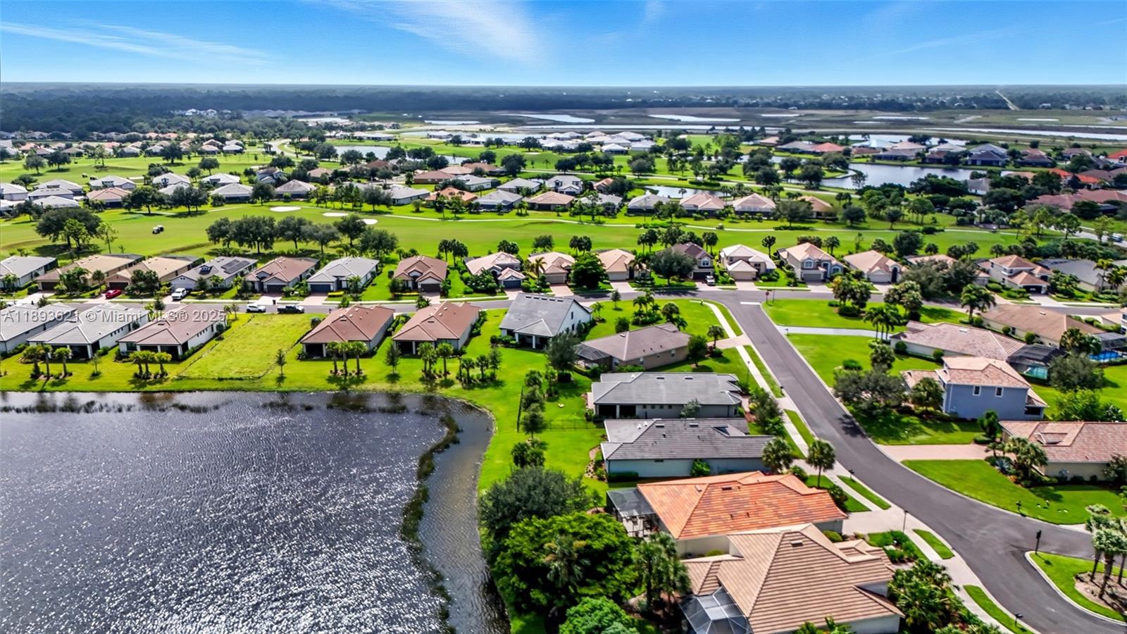 COUNTRY CLUB - Residential