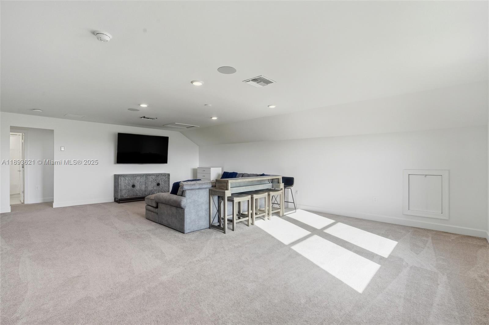 COUNTRY CLUB - Residential