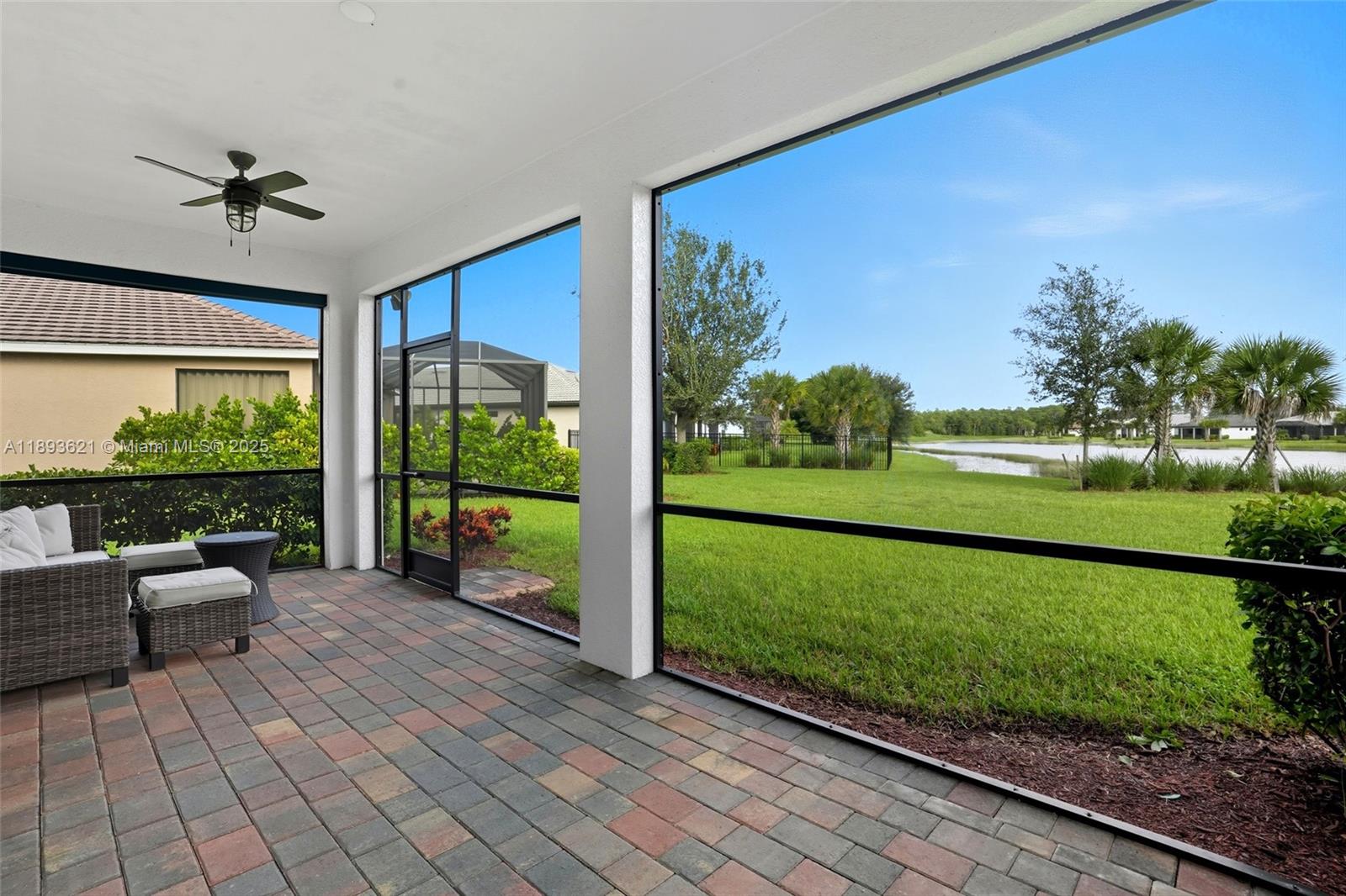 COUNTRY CLUB - Residential