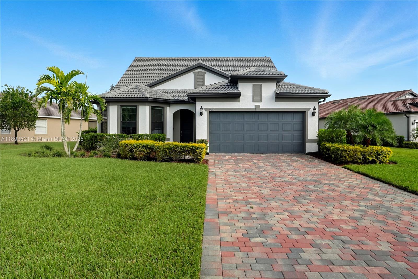 COUNTRY CLUB - Residential