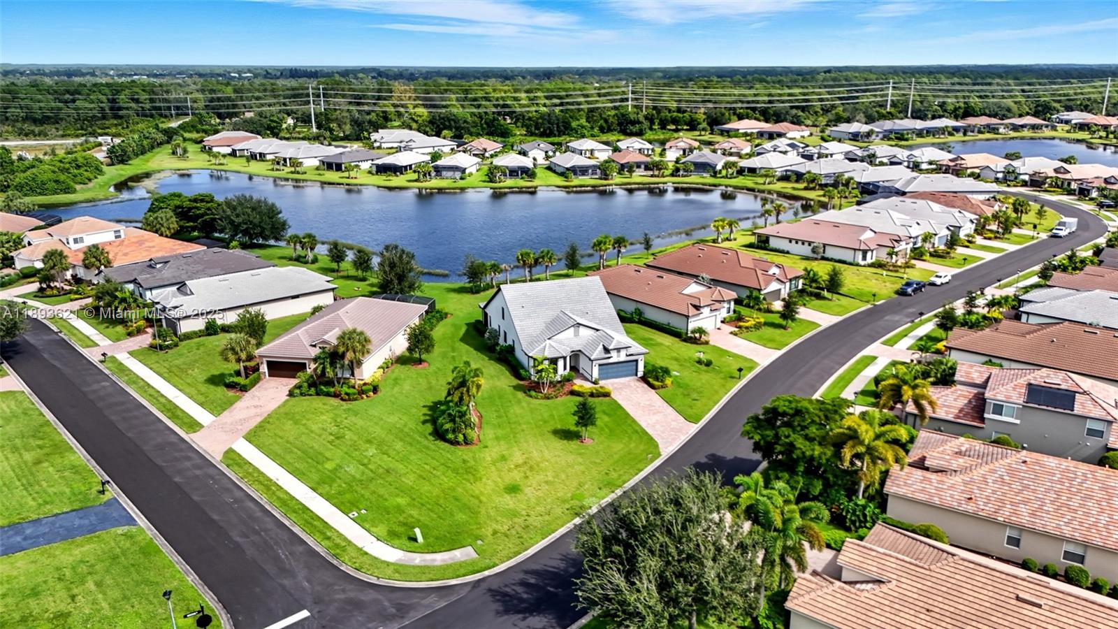 COUNTRY CLUB - Residential