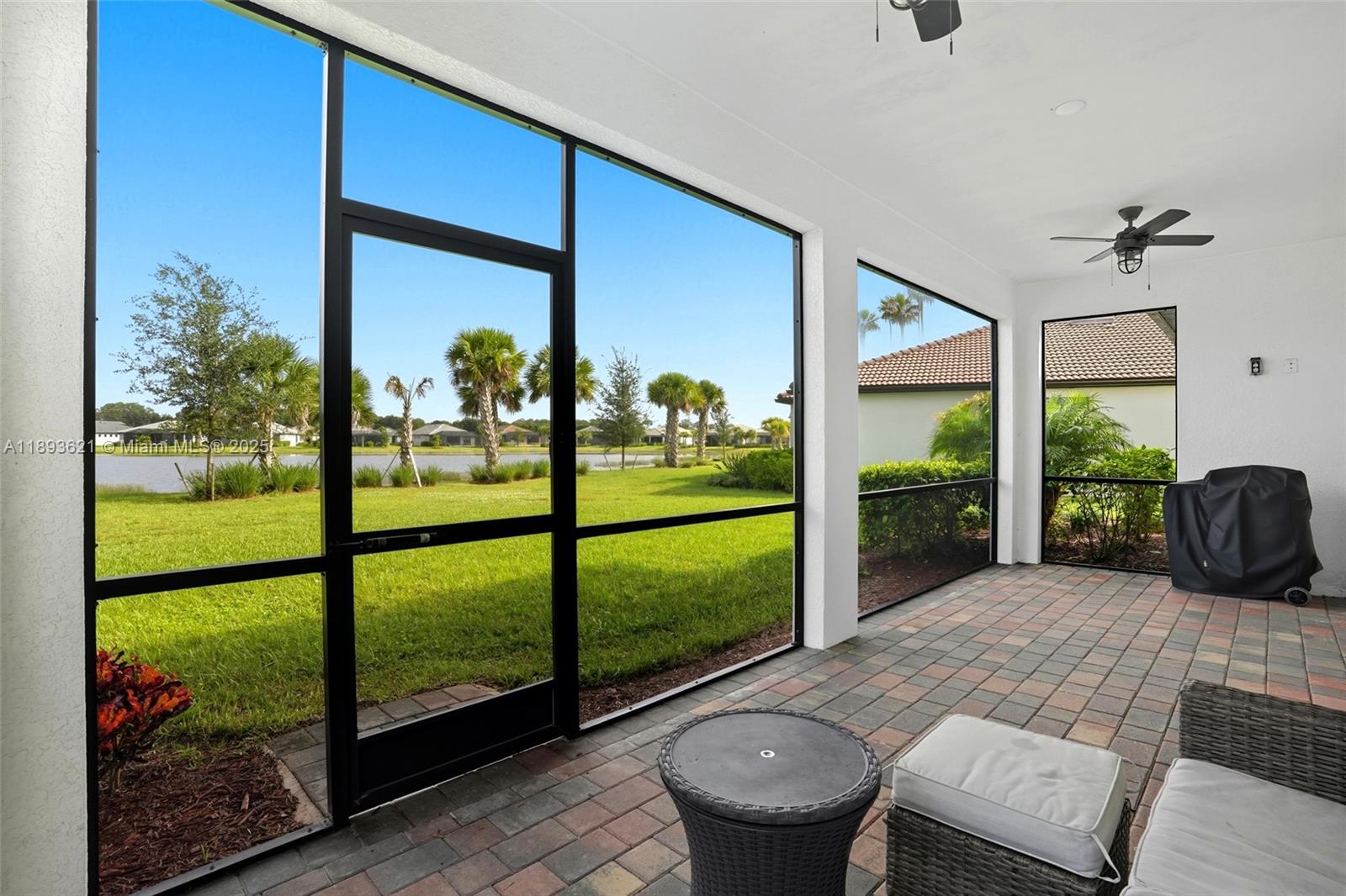 COUNTRY CLUB - Residential