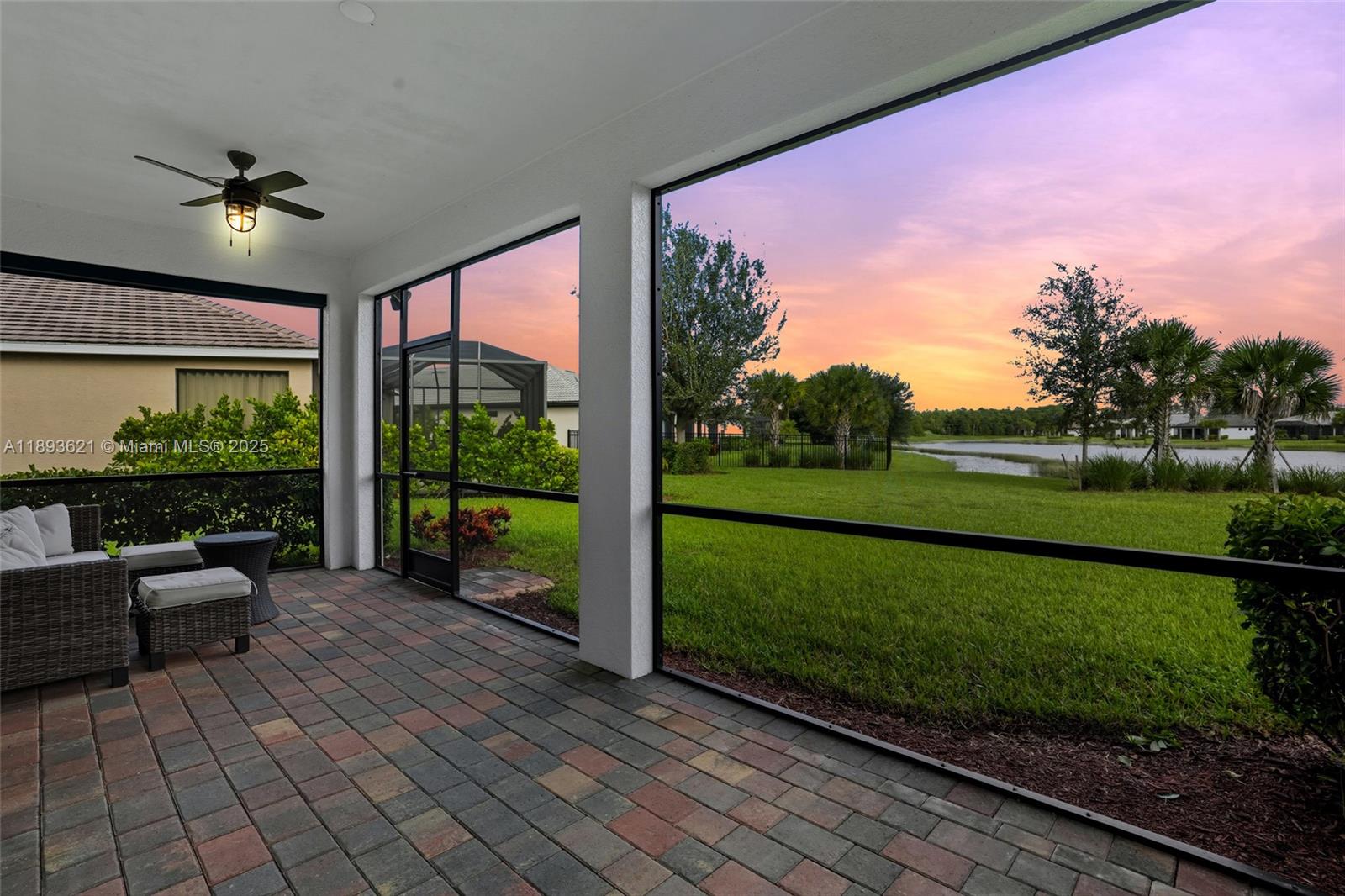 COUNTRY CLUB - Residential