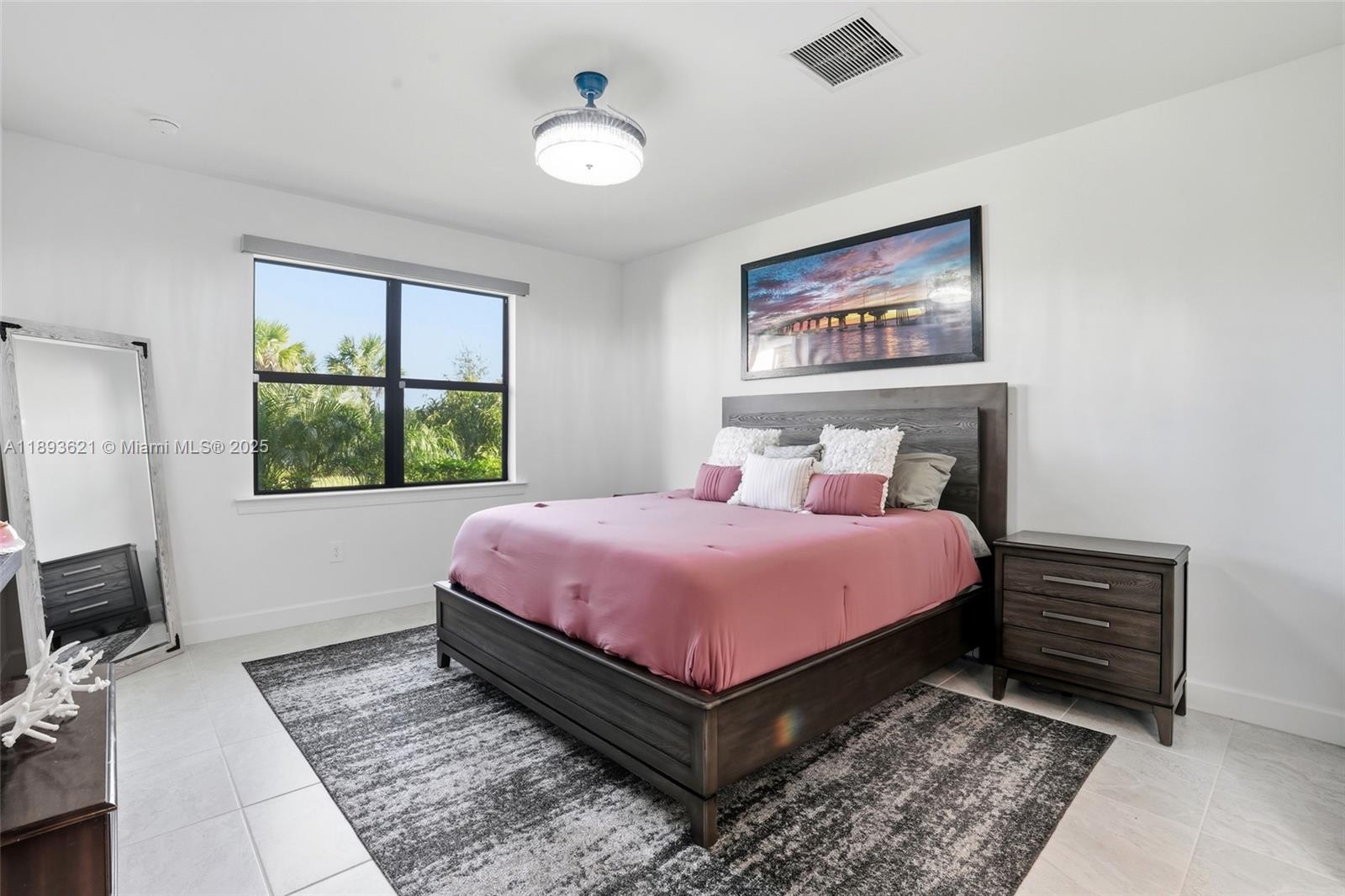 COUNTRY CLUB - Residential