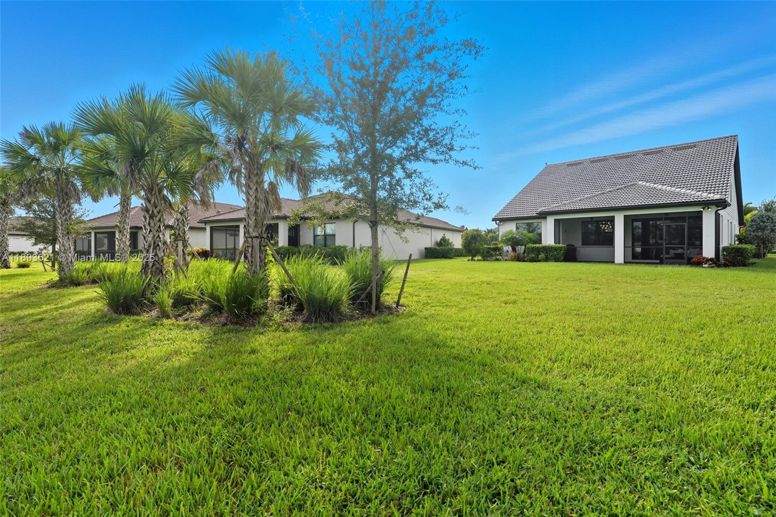 COUNTRY CLUB - Residential