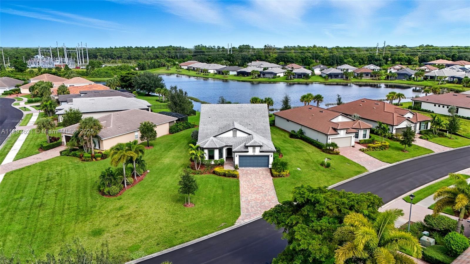 COUNTRY CLUB - Residential