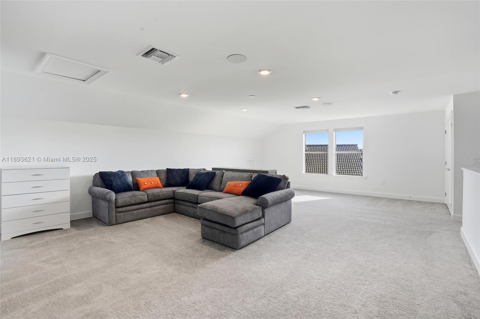 COUNTRY CLUB - Residential