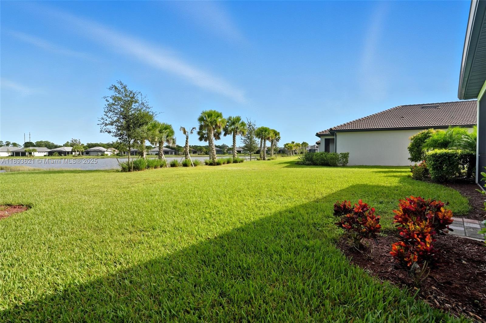 COUNTRY CLUB - Residential