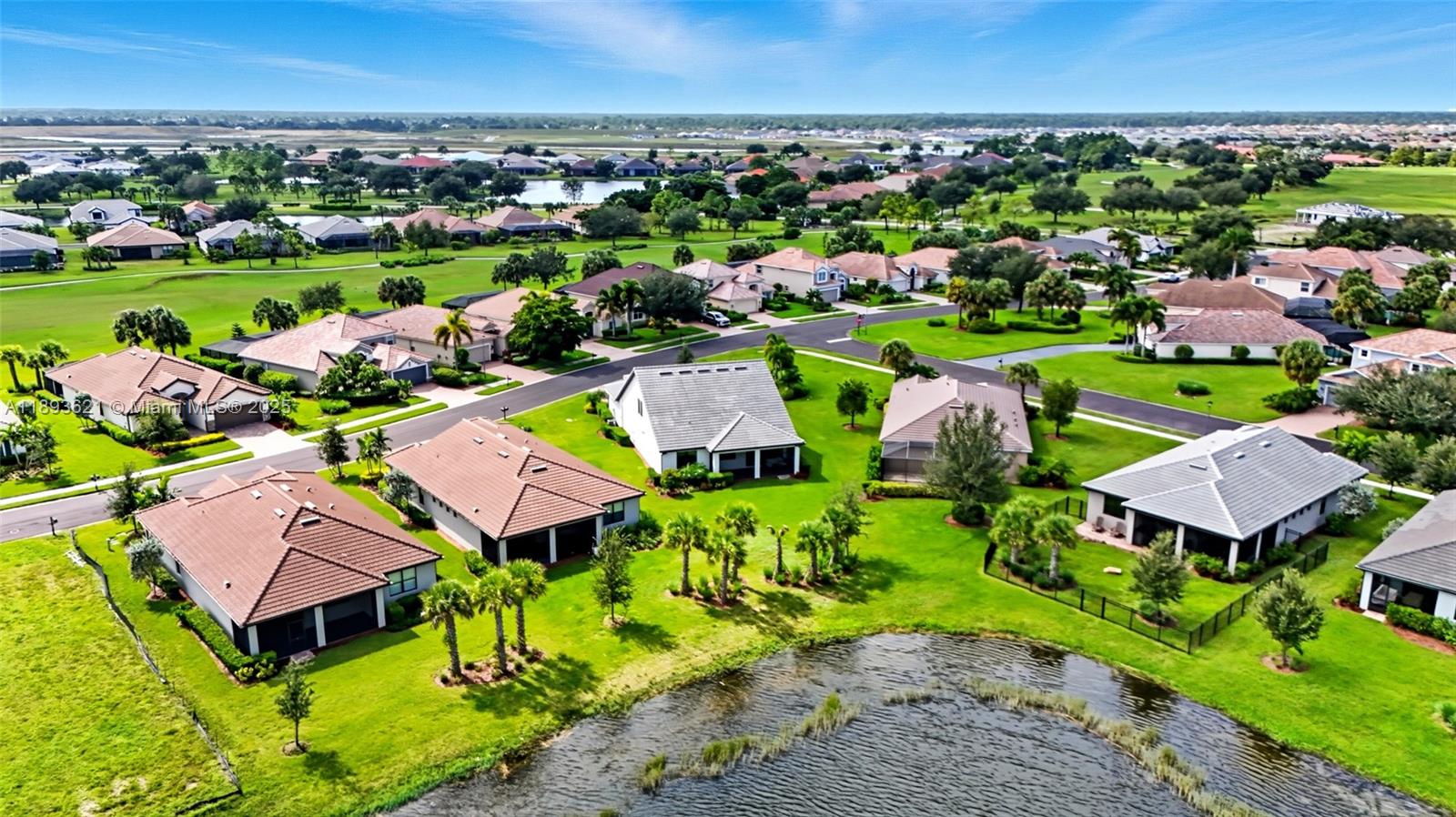 COUNTRY CLUB - Residential