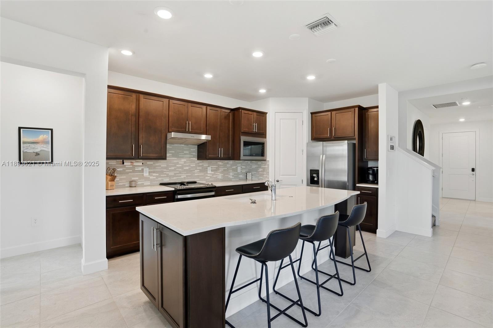 COUNTRY CLUB - Residential