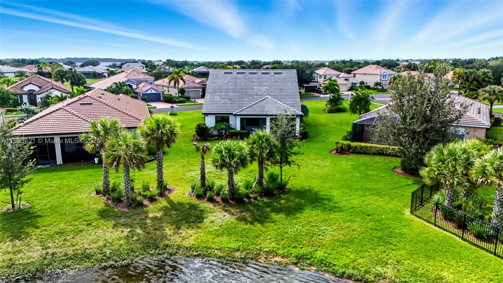 COUNTRY CLUB - Residential