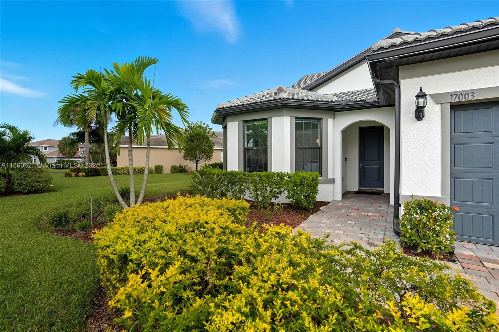 COUNTRY CLUB - Residential
