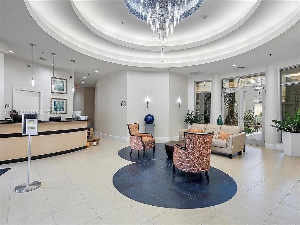 RADIUS CONDO - Residential