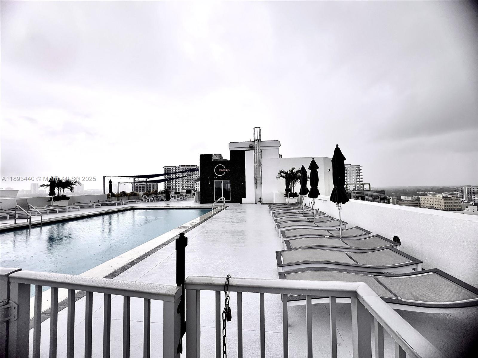 RADIUS CONDO - Residential