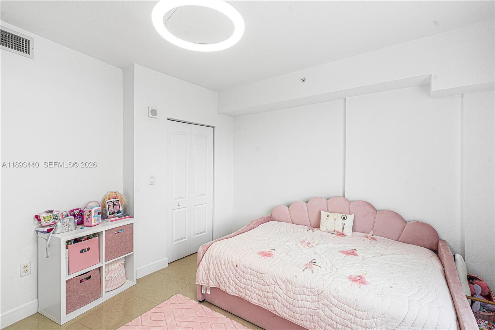 RADIUS CONDO - Residential