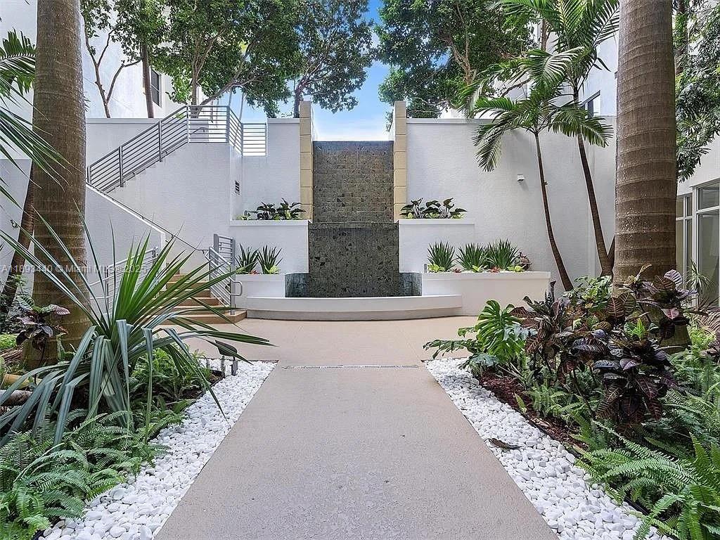 RADIUS CONDO - Residential