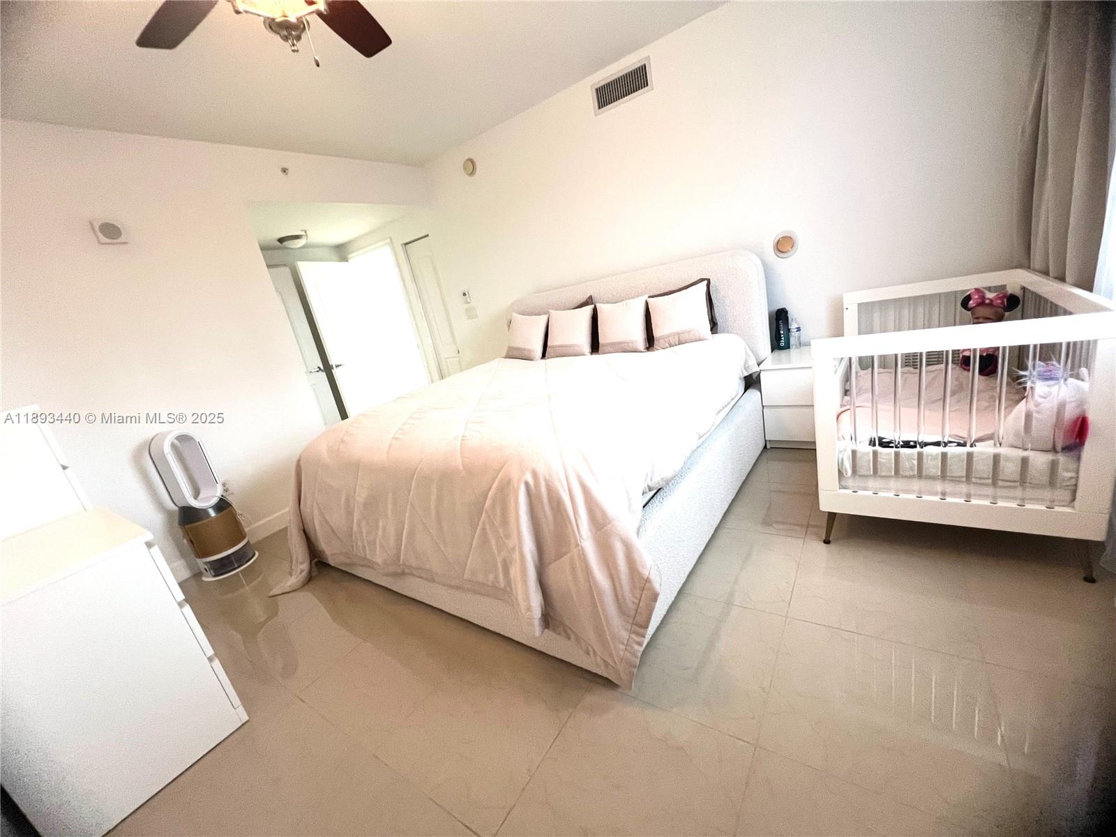 RADIUS CONDO - Residential