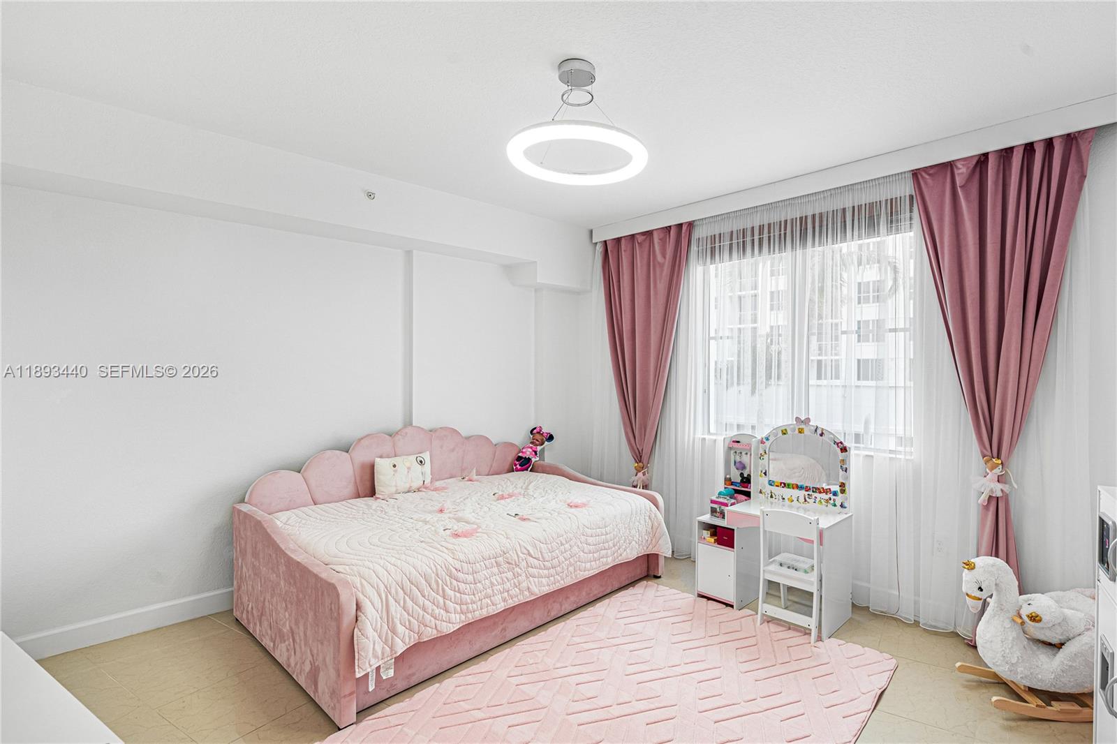 RADIUS CONDO - Residential