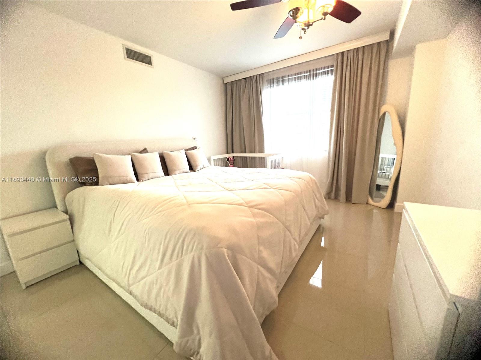 RADIUS CONDO - Residential