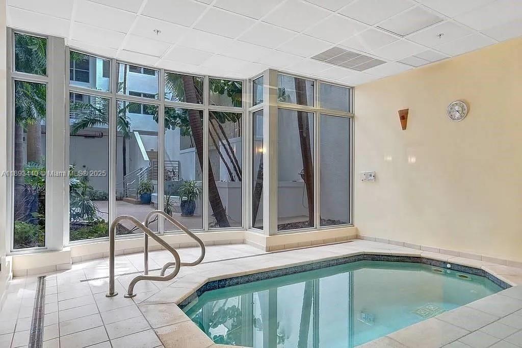 RADIUS CONDO - Residential