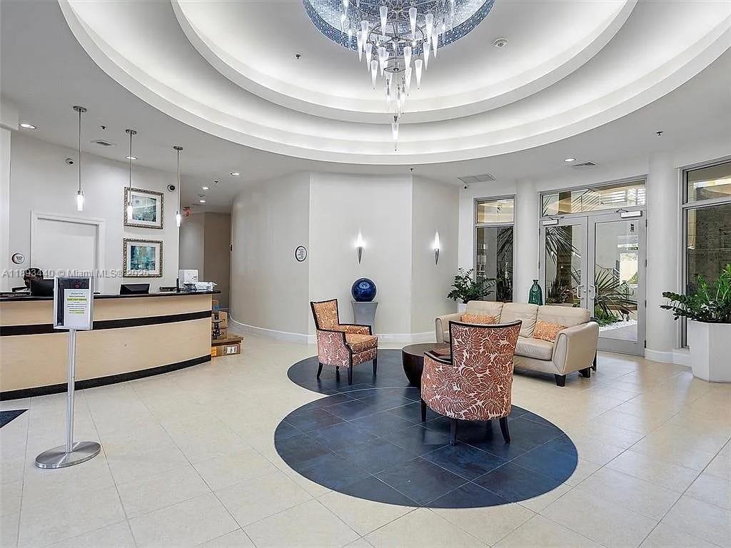 RADIUS CONDO - Residential