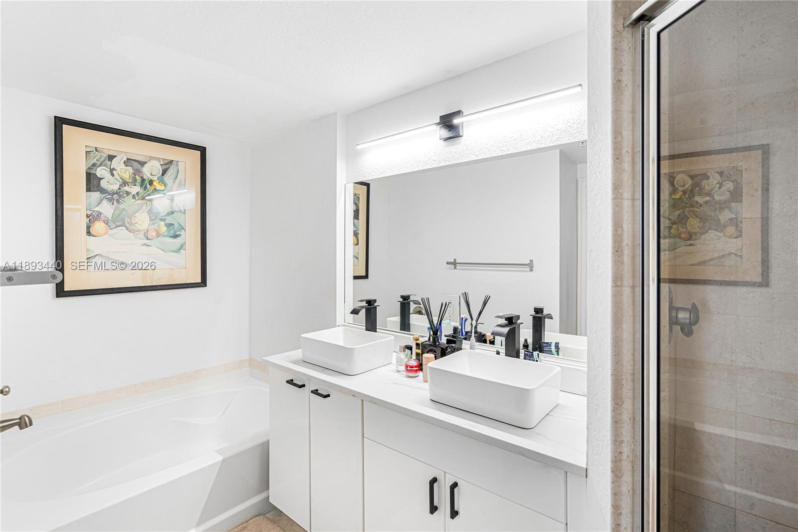 RADIUS CONDO - Residential