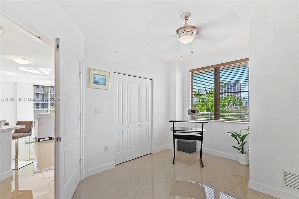 RADIUS CONDO - Residential