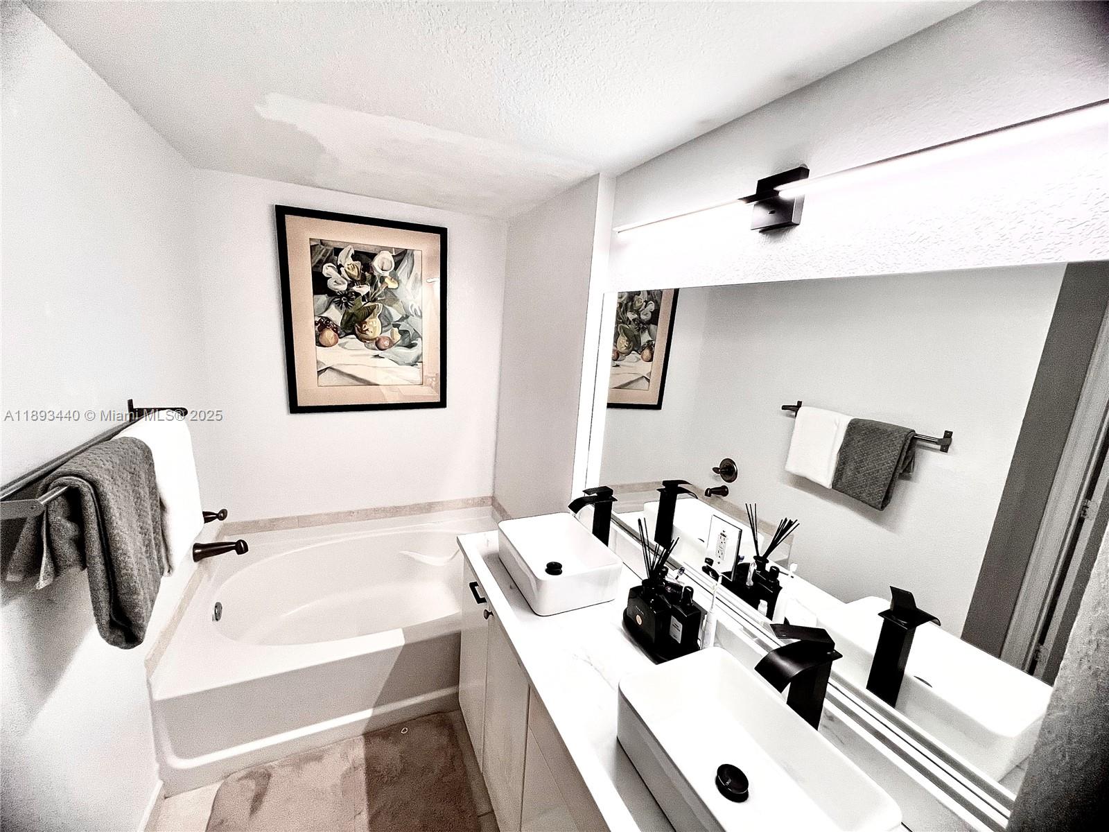 RADIUS CONDO - Residential