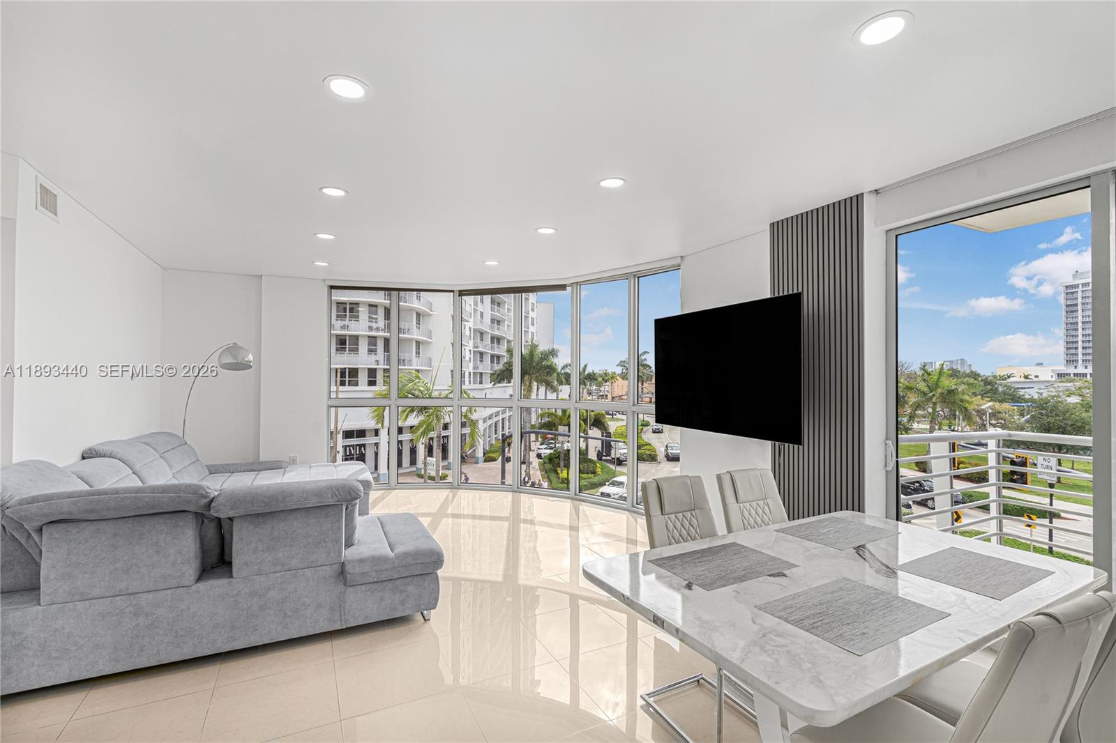 RADIUS CONDO - Residential