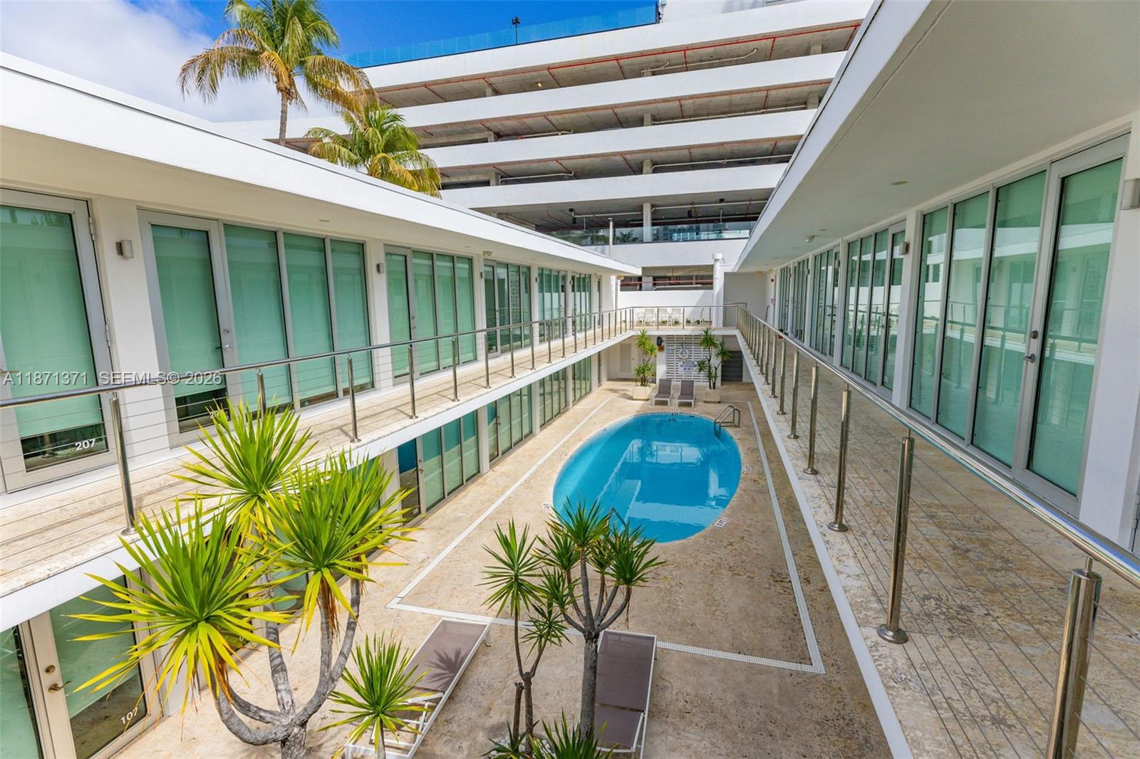 FONTANA CONDO - Residential