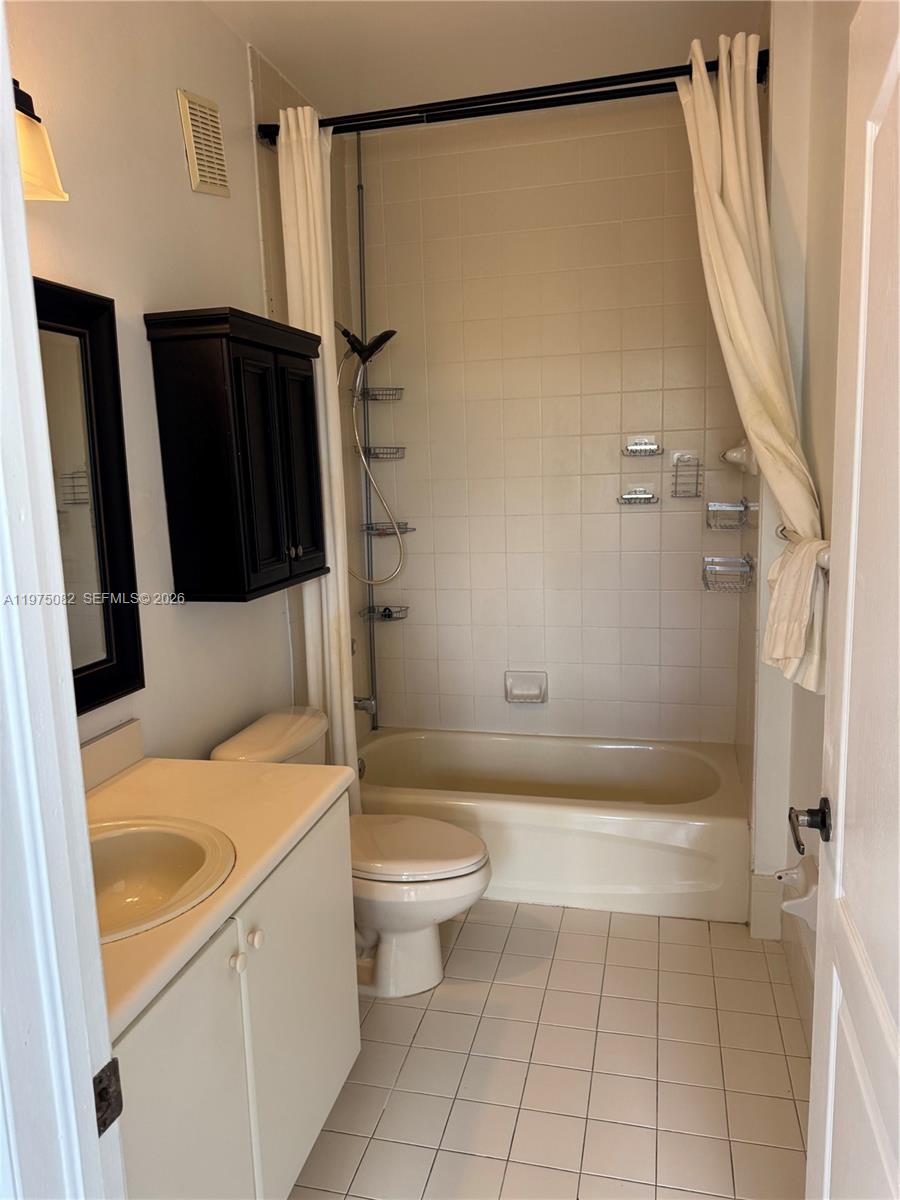 SHOMA HOMES AT COUNTRY CL - Residential Lease