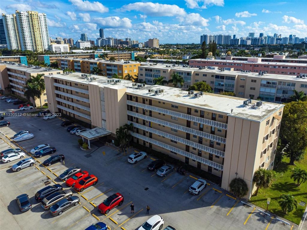 Photo of 232 NE 12th Ave #506, Hallandale Beach, FL 33009 (MLS # A11330512)