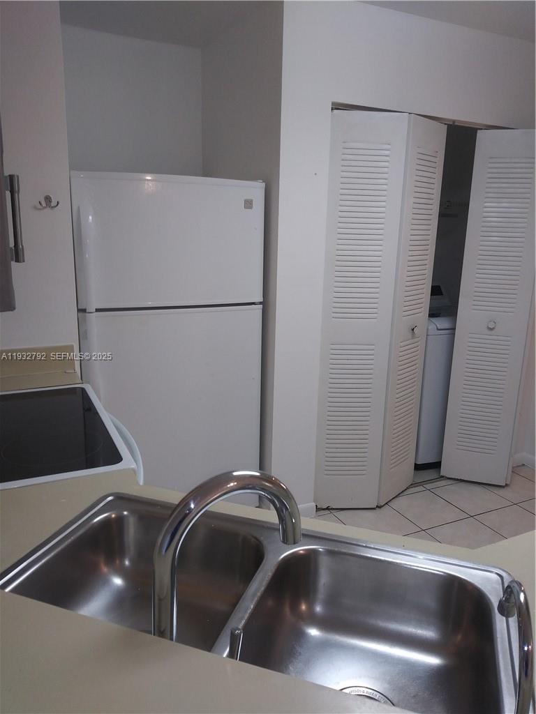 SUMMER LAKE - Residential