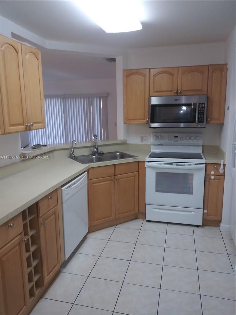 SUMMER LAKE - Residential