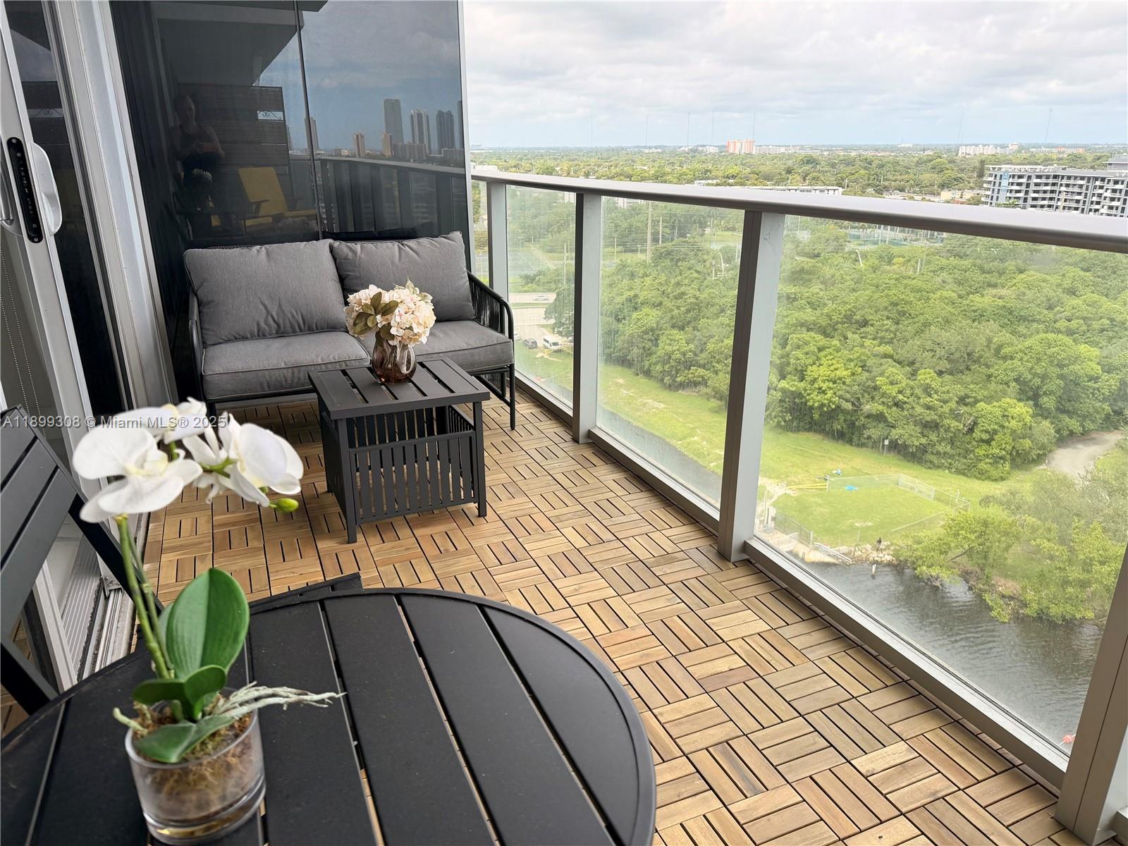 THE HARBOUR NORTH CONDO - Residential Lease