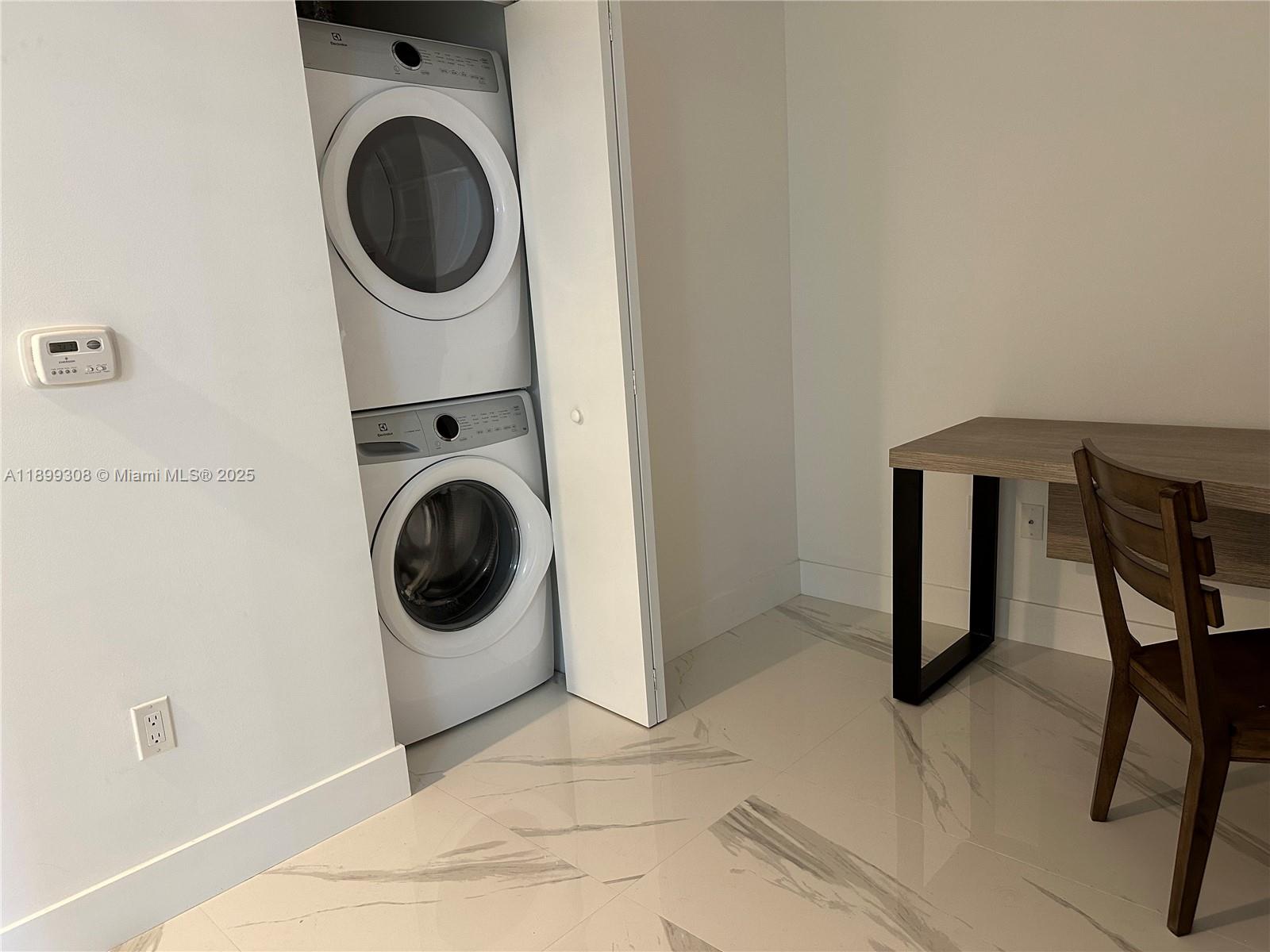 THE HARBOUR NORTH CONDO - Residential Lease