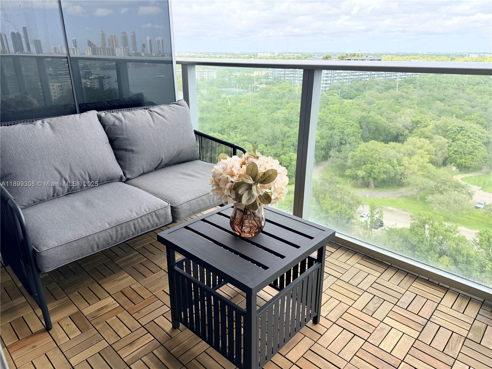 THE HARBOUR NORTH CONDO - Residential Lease