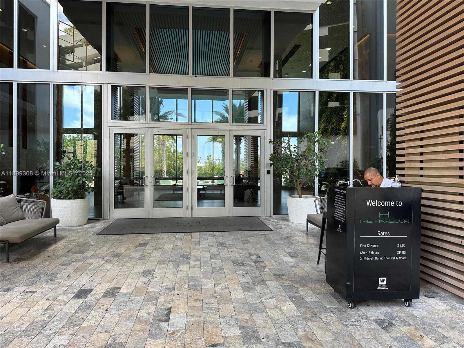 THE HARBOUR NORTH CONDO - Residential Lease