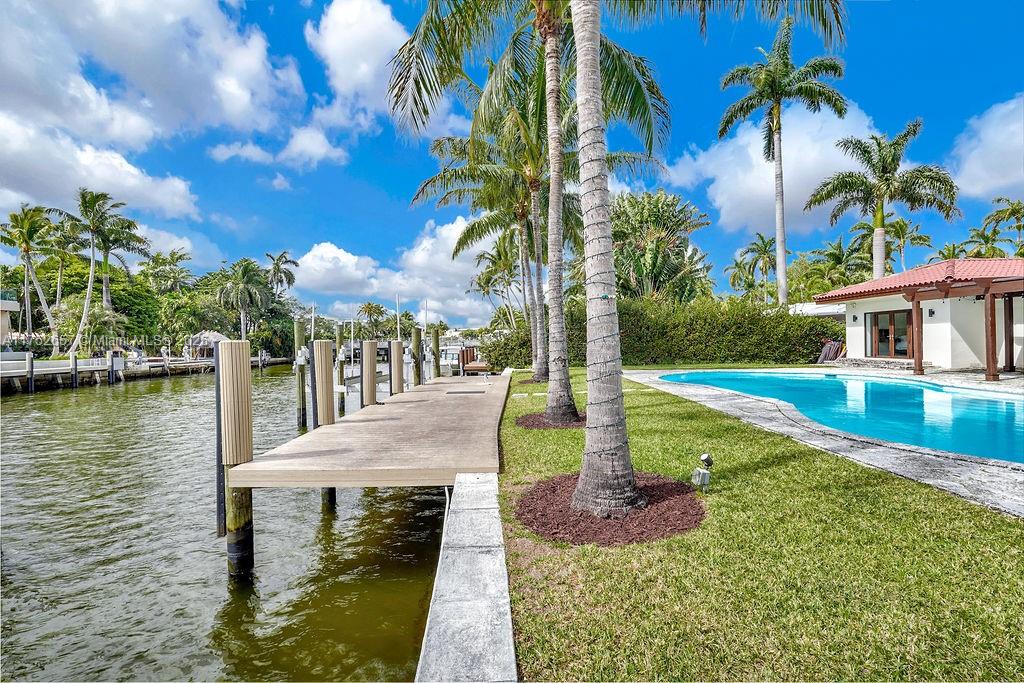 BELLE MEADE ISLAND - Residential