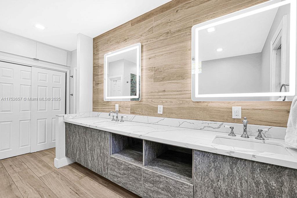 BELLE MEADE ISLAND - Residential